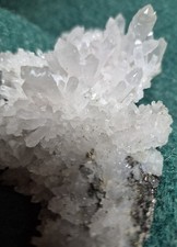 Bergkristall mit Pyrit  244 g 14 cm x 12 cm x 4 cm aus privater Sammlung