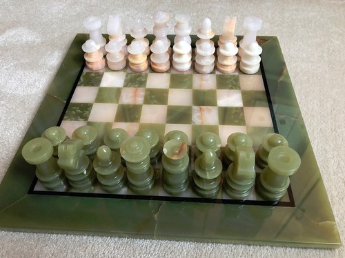 Schachspiel aus marmor und - aus,