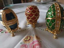 Drei Schmuckeier Blau, Rot