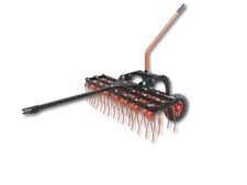 Vertikutierer Rasenstriegel