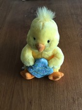 plüschtier ente mit Osterei