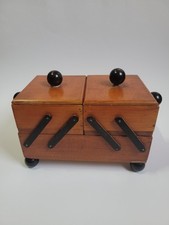 Schöner alter Nähkasten