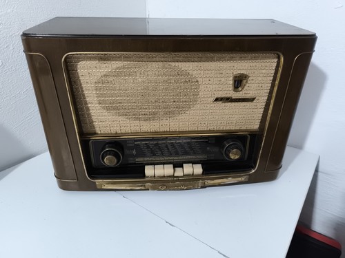 Altes röhrenradio von grundig - altes,