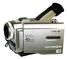 Sony MiniDV Camcorder DCR-TRV8E mit großem Bildschirm vom Fachhändler