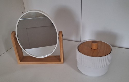 Kosmetikspiegel und