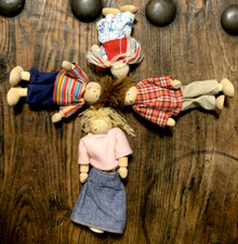 Pintoy Wooden Doll Family Set