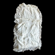 Vintage Taufkissen Steckkissen Nestchen weiß mit Spitzenvolant 67 x 32 cm 54515