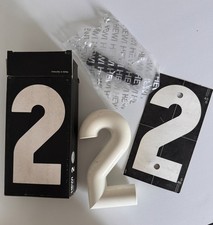 Hausnummer 2, weiß, von HEWI