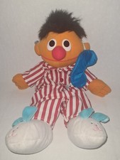 Ernie im Schlafanzug Plüsch Puppe Pyjama rot weiß - Sesamstrasse Sesame Street