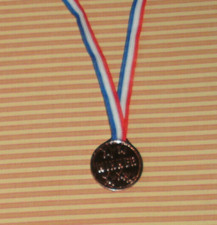 Sieger-Medaille "WINNER"  Plastik mit blau-weiß-rotem Band, Durchmesser 3,5 cm