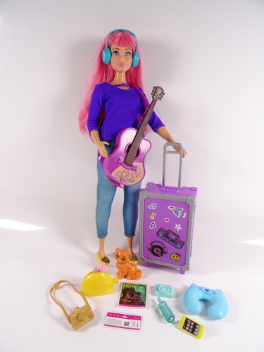 Curvy reise barbiepuppe - curvy, pinke