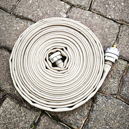 Feuerwehrschlauch aufgerollt