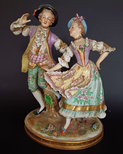 Porzellanfigur tanzendes - /,