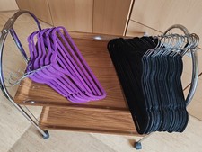28 Kleider-Bügel, Raumsparbügel, Samt, schwarz+lila