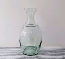 Schöne grüne Glaskaraffe