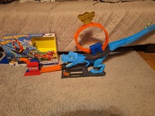 Hot Wheels Autorennbahn T-Rex