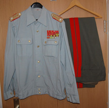 Orgina NVA General Uniform - Hemdbluse und Hose mit Ordensspange und Krawatte