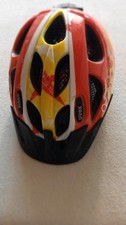 Fahrradhelm für Kinder der Marke UVEX in schwarz/rot/weiß/gelb