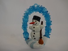 Weihnachts Sammelfigur / Schneemann mit Besen - ca 35 - 40 mm groß