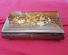 VINTAGE HOLZ SPIELUHR