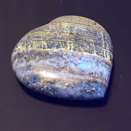 Skapolit mineral kw - uv,