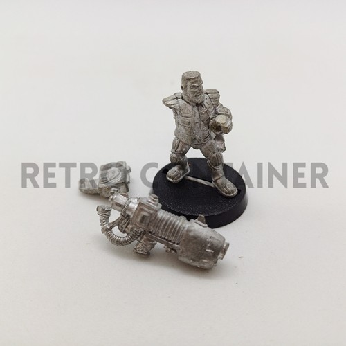 Vintage metal miniature - metal,