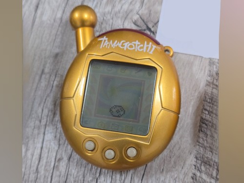 Tamagotchi connection gold - tamagotchi,