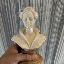 Vintage Büste einer Frau mit Medici Kragen