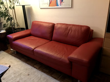 Rotes Ledersofa kaum