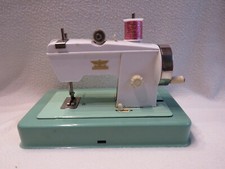 Alte Kindernähmaschine -
