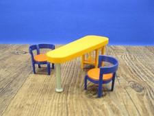 Tisch & 2 Stühle Möbel