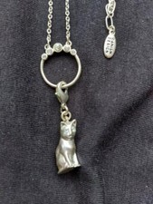 Silberfarbene Halskette von