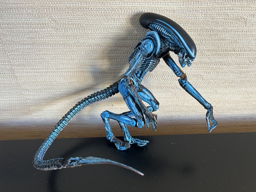 Neca alien dog - neca,