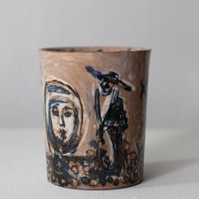 Rolf Walter Keramik geritzt glasiert Becher handbemalt mit Nonnen Monogramm 1995