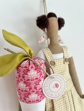 Handgemachte Selbstgenähte Garten-Puppe nach Tilda Deko Ernte Rübe