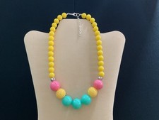 Grobe leuchtend gelbe, rosa