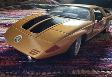 Mercedes Benz C111 - 1:18 - Gold/Schwarz - Guitoy