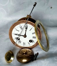 schönes kleines Uhrwerk für eine Kaminuhr Pendule