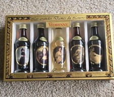 Likörflaschen aus Paris