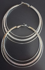 1 Paar silberfarbige Ohrringe Damen 