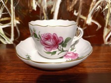 MEISSEN neuer Ausschnitt, edle Mokkatasse mit Untertasse, rote Rose mit Goldrand