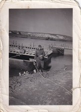 Foto - Soldat mit Technik Pontonboot / Stege - 2.WK