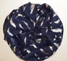 Schöner Loop Schal mit Silber