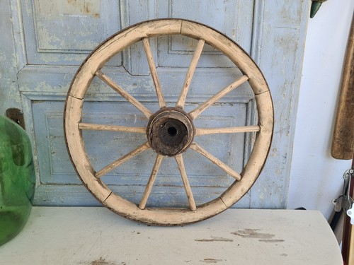 A0624 massives altes wagenrad - altes,