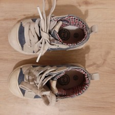 schicke sportliche Schuhe