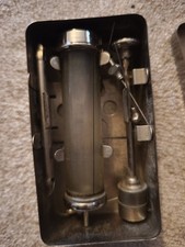 Alte Spritze In Metallbox