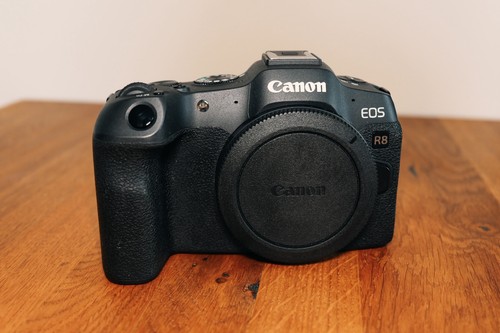 Canon eos body 24 - r8,