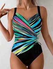 Figurbetonter Badeanzug mit