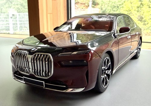Bmw black - i7,