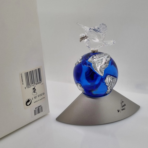 Swarovski taube auf weltkugel - swarovski,